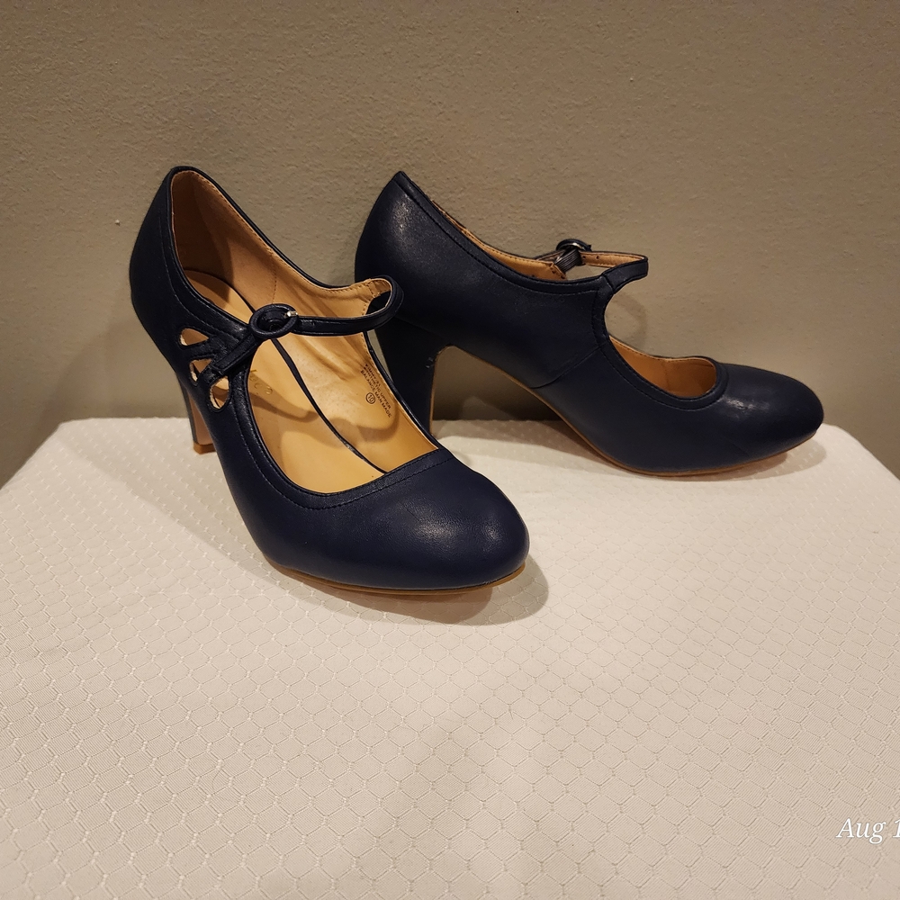 Chase + Chloe Navy Blue heels size 9.5-10 vintage historical costume